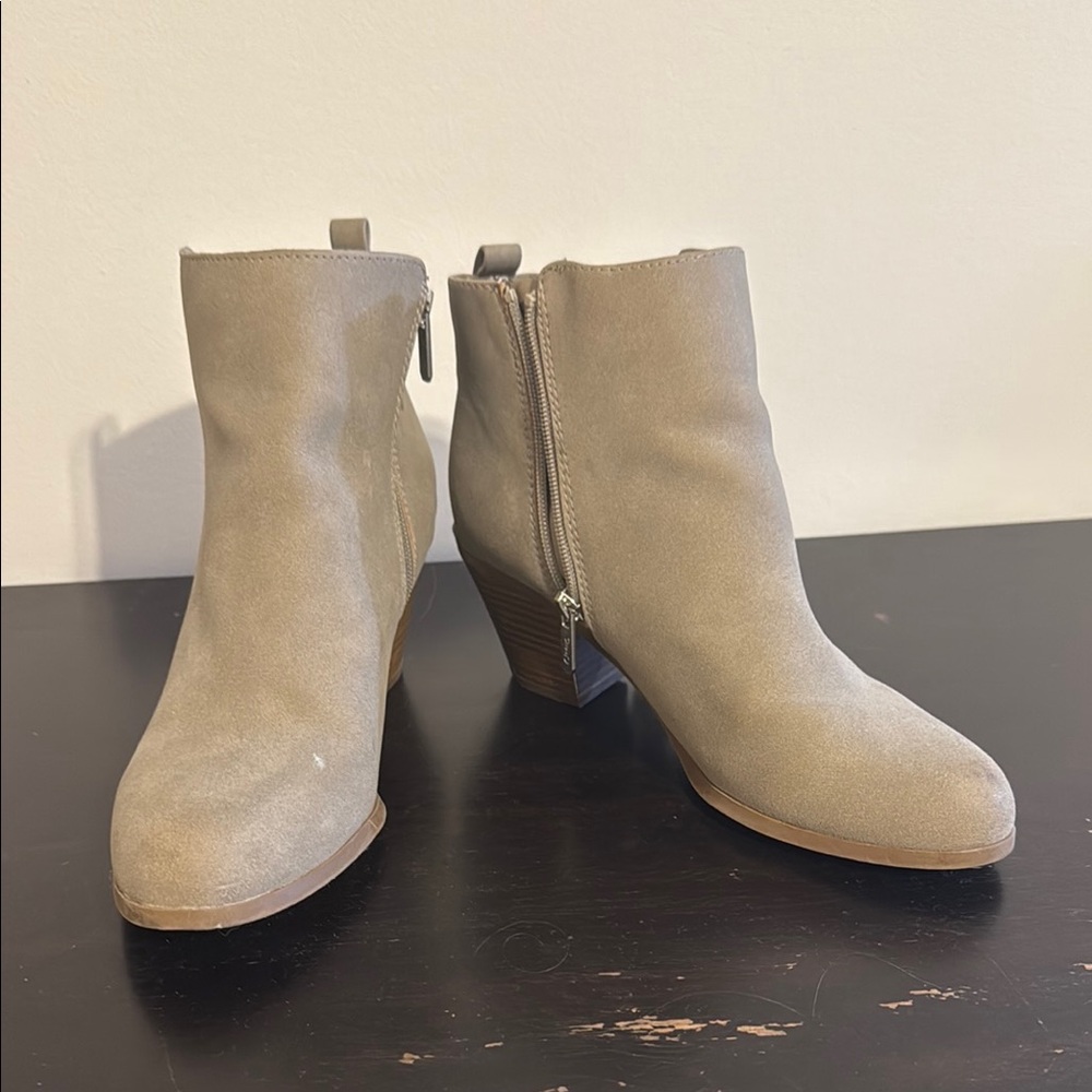 Stylish Tan Ankle Heel Boots